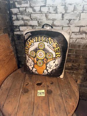 D109-bow hunter target and large spool