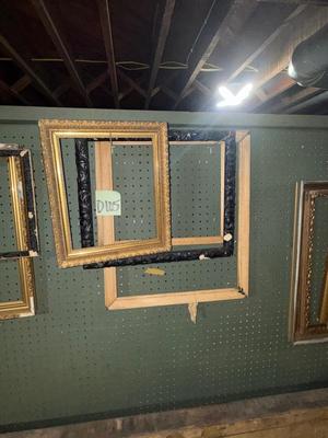 D105-old picture frames