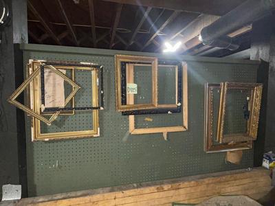 D105-old picture frames