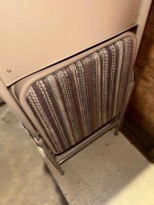 D94-folding chairs