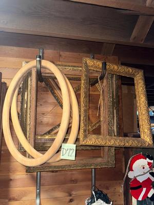 D72-Old picture frames