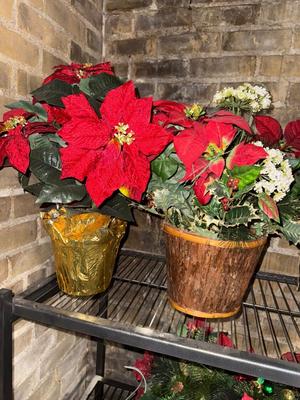 D70-large Christmas decor lot