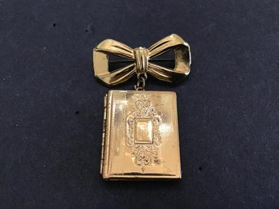 Vintage photo locket Brooch
