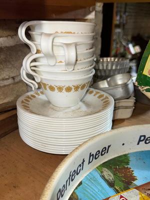 D42-grain belt beer tray plus kitchen items