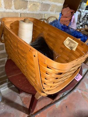 D39-small table, baskets, plus extras