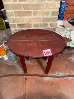 D39-small table, baskets, plus extras