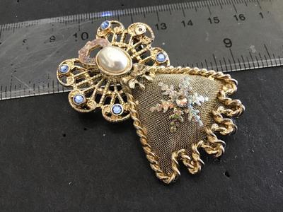 Vintage Angel Mesh pin