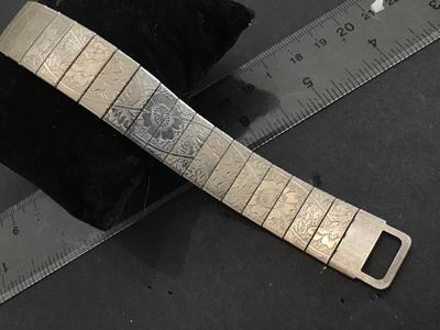 1950 Mesh Back Floral Panel Bracelet