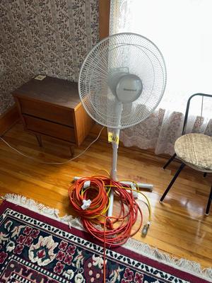 S67-Fan and extension cords