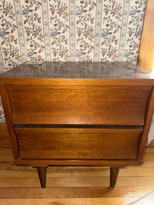 S66-nightstand