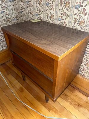 S66-nightstand