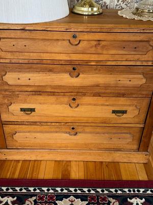S64-Dresser
