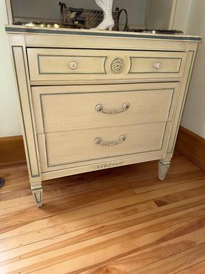 S42-shelf with storage