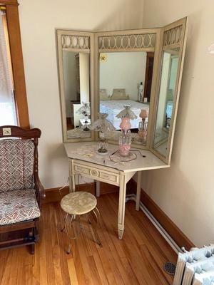 S40-corner vanity with stool