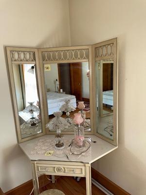 S40-corner vanity with stool