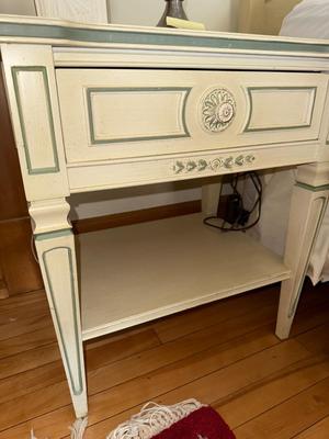 S32-nightstand