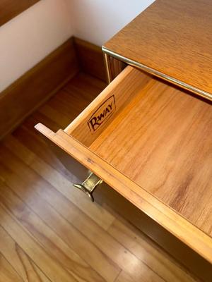 S22-nightstand