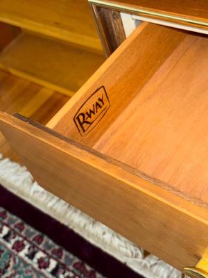 S7-Beautiful desk with chair