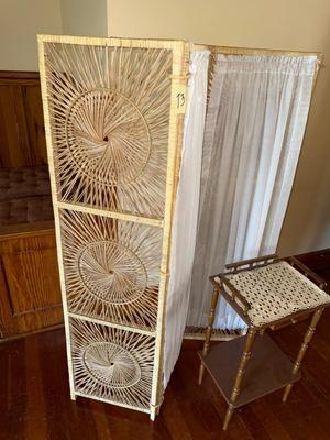 Sale Photo Thumbnail #56: T3-room divider, and small table

50 inches tall
Each panel is 16 inches 
48 inches long