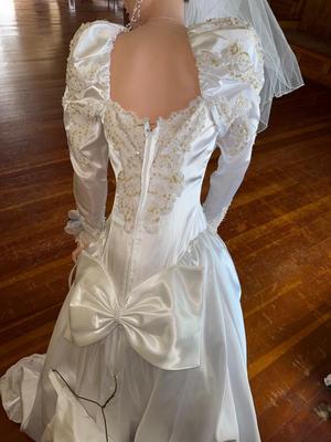 Sale Photo Thumbnail #66: T2-mannequin and wedding dress