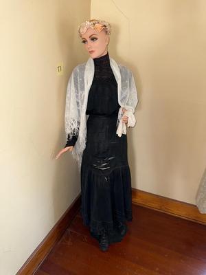 Sale Photo Thumbnail #68: T1-mannequin and clothing