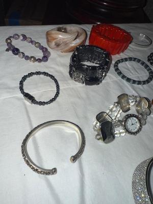 Sale Photo Thumbnail #80: J14-large bracelet lot