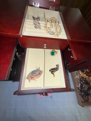 Sale Photo Thumbnail #107: J7-jewelry box with miscellaneous jewelry