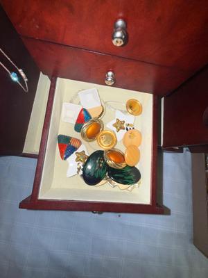 Sale Photo Thumbnail #109: J7-jewelry box with miscellaneous jewelry