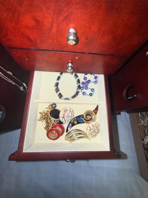 Sale Photo Thumbnail #108: J7-jewelry box with miscellaneous jewelry