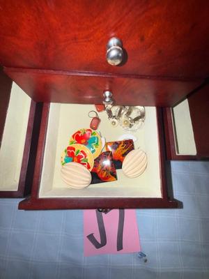 Sale Photo Thumbnail #110: J7-jewelry box with miscellaneous jewelry