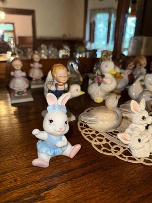 Sale Photo Thumbnail #263: P83-Small figurines