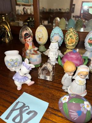 Sale Photo Thumbnail #268: P82-small figurines