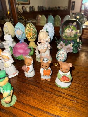 Sale Photo Thumbnail #267: P82-small figurines