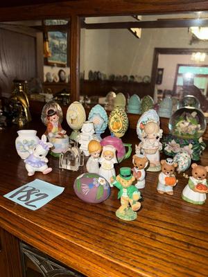 Sale Photo Thumbnail #266: P82-small figurines