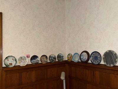 Sale Photo Thumbnail #331: P60-decorative plates