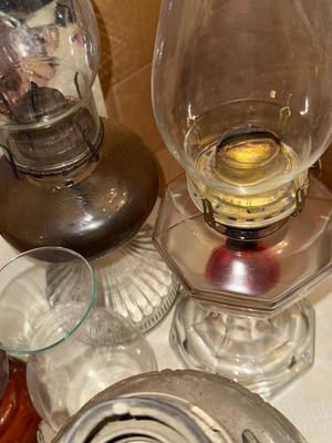 Sale Photo Thumbnail #447: P31-Lamps and parts