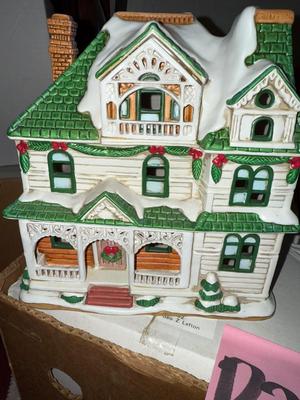 Sale Photo Thumbnail #466: P27-Lefton Christmas Village
