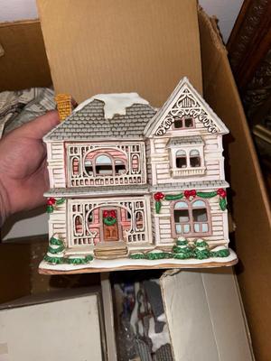 Sale Photo Thumbnail #481: P25-Lefton Christmas Village