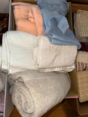 Sale Photo Thumbnail #503: P21-Large lot of towels and linens