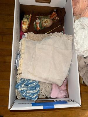 Sale Photo Thumbnail #502: P21-Large lot of towels and linens