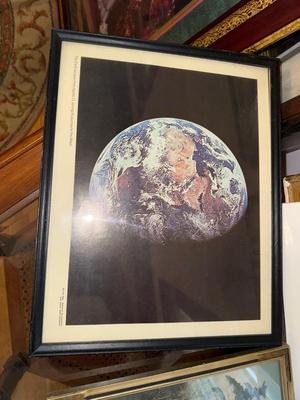 Sale Photo Thumbnail #522: P17-End table and Art