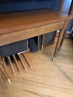 Sale Photo Thumbnail #565: P6-Organ and lamp