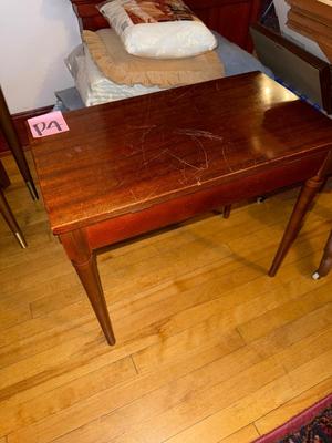 Sale Photo Thumbnail #573: P4-small piano bench