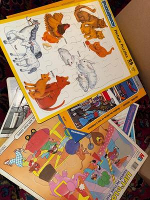 Sale Photo Thumbnail #661: M94-Games, puzzles, and DVDs