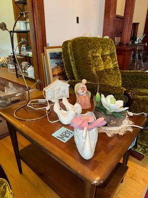 Sale Photo Thumbnail #684: M89-Decor plus small lit items