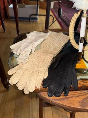 Sale Photo Thumbnail #703: M86-Small table and extras