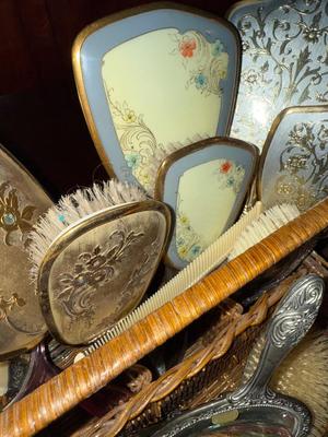Sale Photo Thumbnail #720: M82-Vanity sets