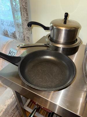 Sale Photo Thumbnail #959: M20-cart and pots/pans/lids

35 1/2 inches tall
24 inches wide
20 inches deep
