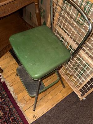 Sale Photo Thumbnail #1038: M1-stool and gate