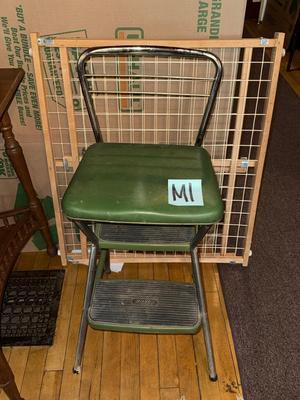 Sale Photo Thumbnail #1037: M1-stool and gate